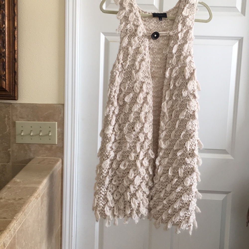 Romeo + Juliet couture sleeveless crochet jacket